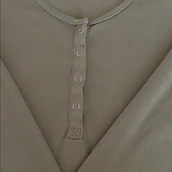 Woman’s long sleeve shirt - Picture 5 of 5